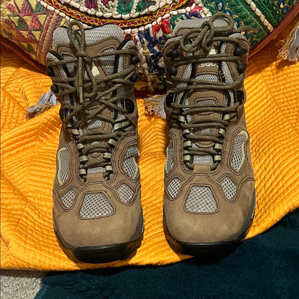Vasque Tan and Gray Lace Up Hiking Boots Size 10